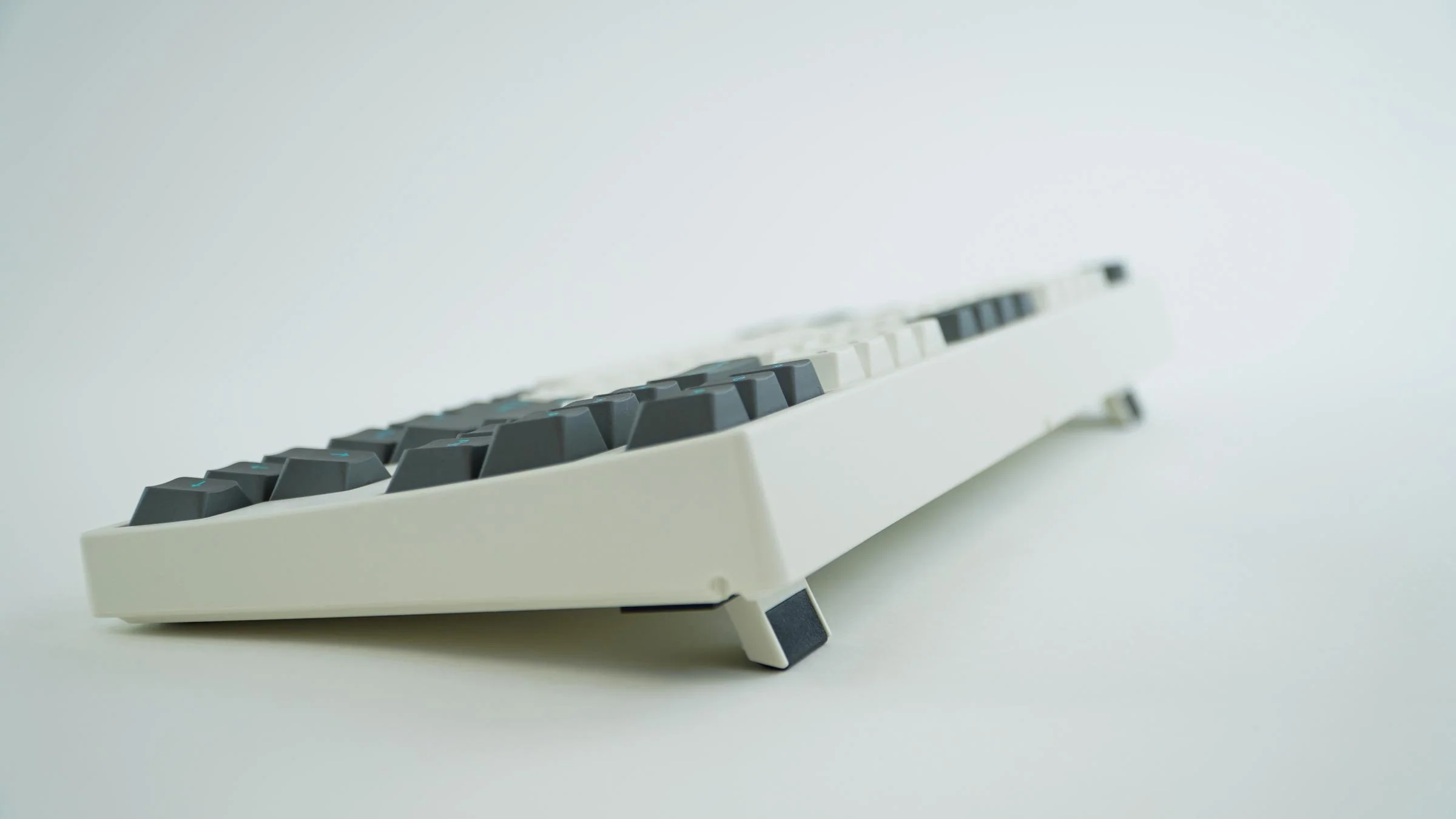 Leopold FC750R White/Grey PD TKL Double Shot PBT Mechanical Keyboard - Image 6