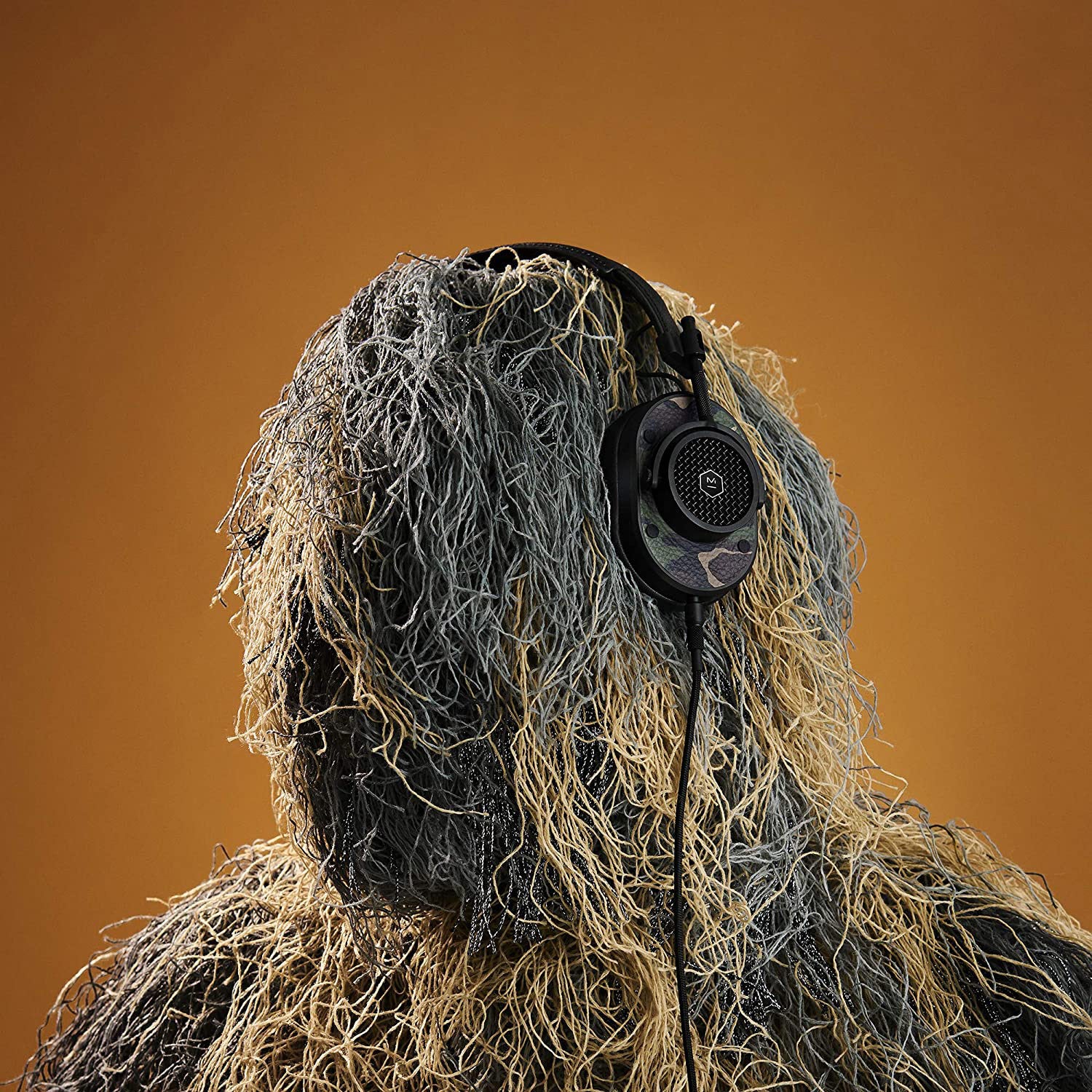 Master & Dynamic MH40 Wired Over Ear Headphones Black/Camo - Image 4