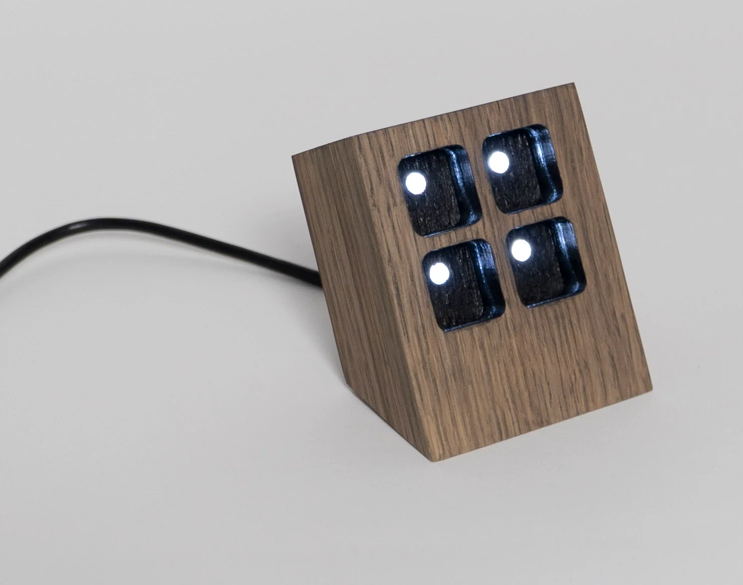 MK Custom 4-Key Wooden Backlit Artisan Keycap Display - Image 7