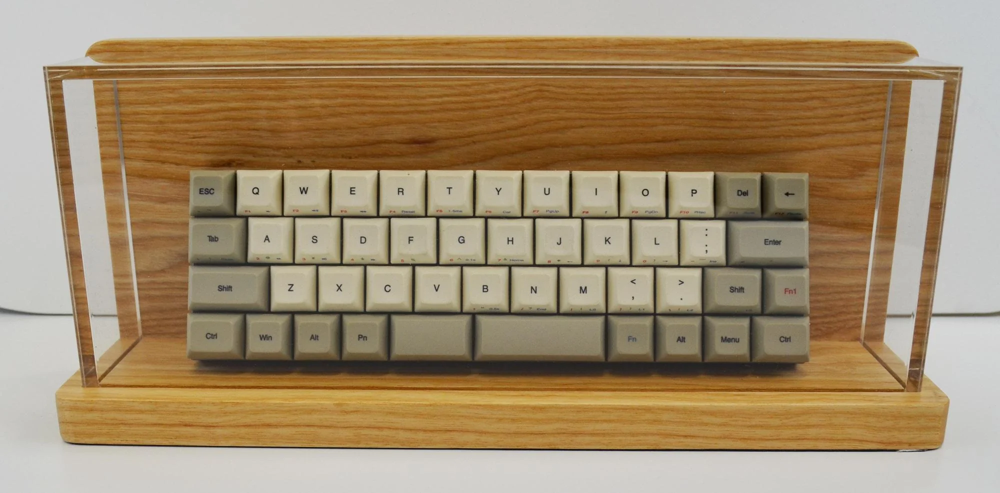 MK Nina 60% Ash Wood Acrylic Keyboard Display - Image 6