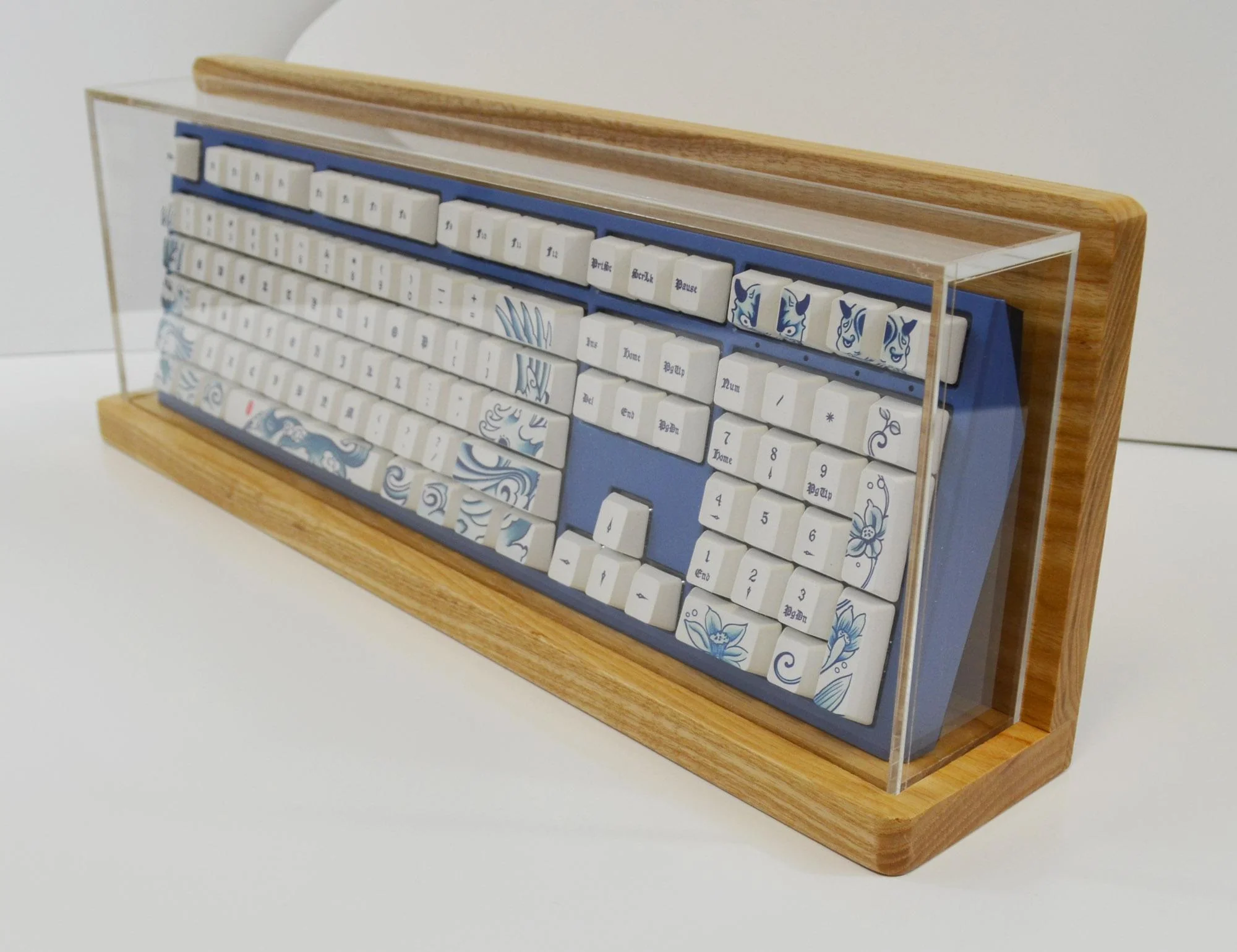 MK Santa Maria Full Size Ash Wood Acrylic Keyboard Display - Image 6
