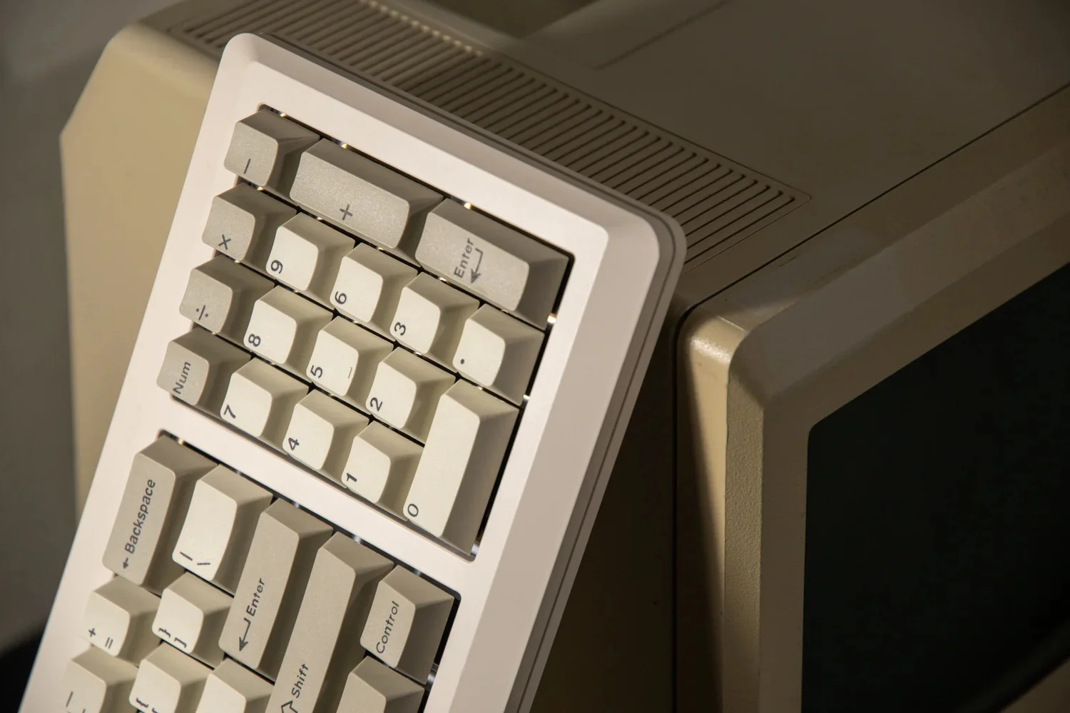 Vortex M0110A Aluminum Barebones Hotswap DIY Keyboard Kit - Image 11